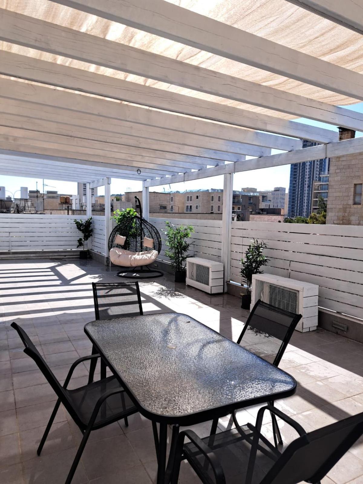 Authentic One Bedroom Apartment In City Center เยรูซาเลม ภายนอก รูปภาพ