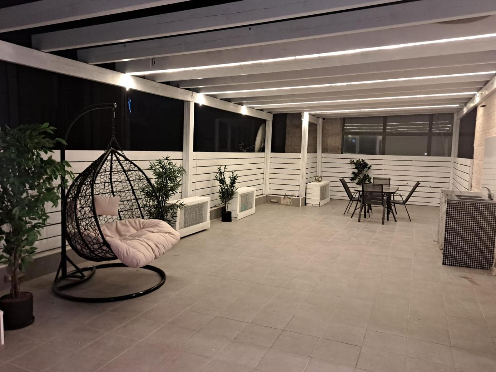 Authentic One Bedroom Apartment In City Center เยรูซาเลม ภายนอก รูปภาพ