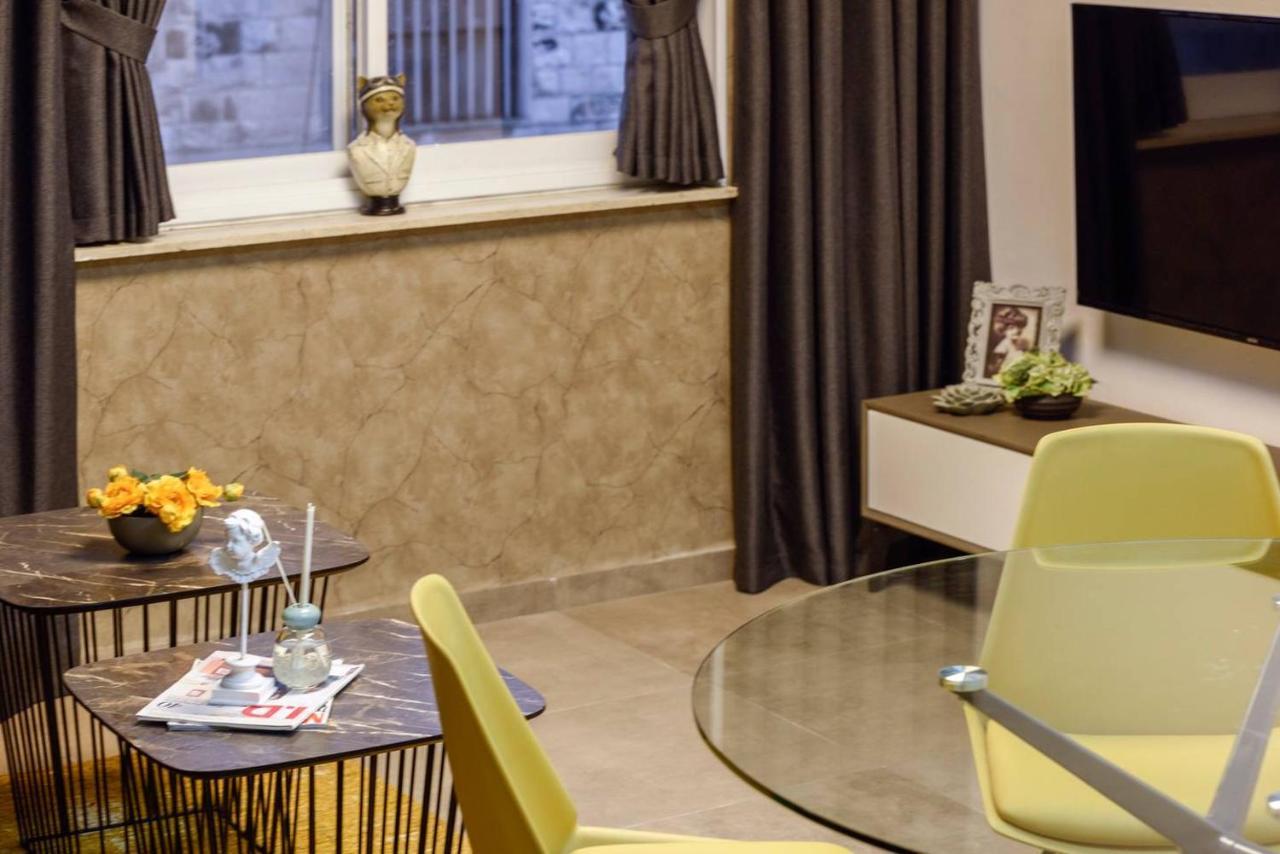 Authentic One Bedroom Apartment In City Center เยรูซาเลม ภายนอก รูปภาพ